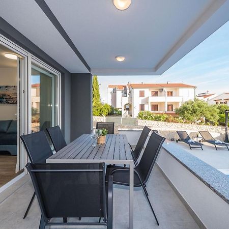 Pool Apartments Banta B Novalja Exterior foto