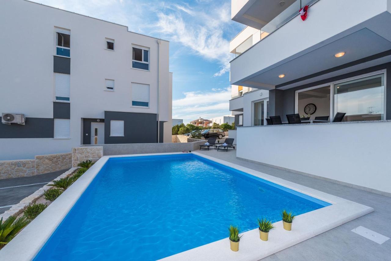 Pool Apartments Banta B Novalja Exterior foto