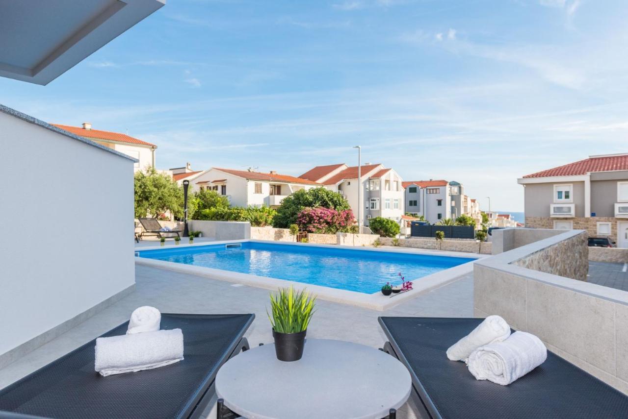 Pool Apartments Banta B Novalja Exterior foto