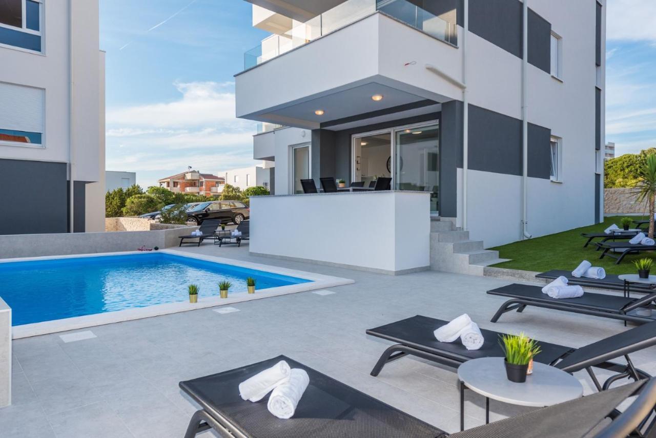 Pool Apartments Banta B Novalja Exterior foto