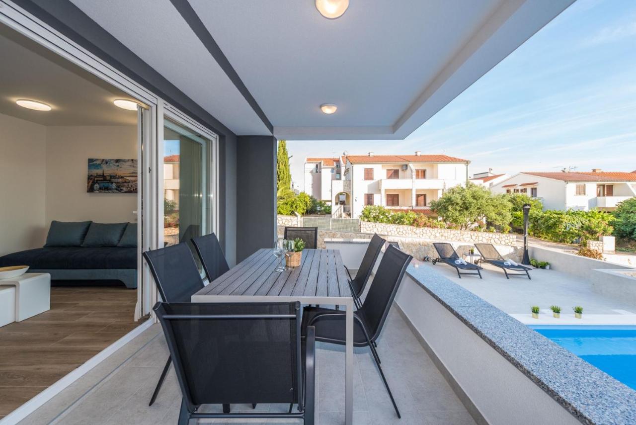 Pool Apartments Banta B Novalja Exterior foto